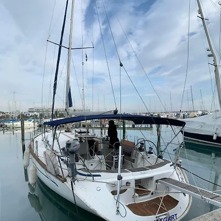 Hostel Emotional Experiences Sailing Boat *