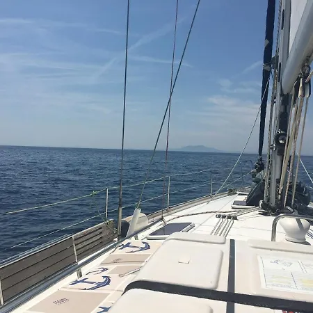 Emotional Experiences Sailing Boat Hostel *