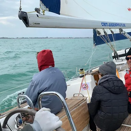 Emotional Experiences Sailing Boat Hostel *