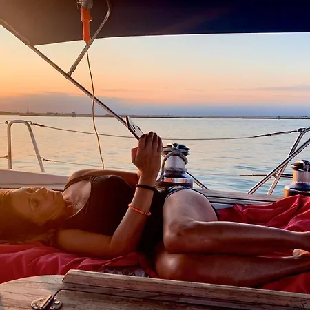 Hostel Emotional Experiences Sailing Boat *
